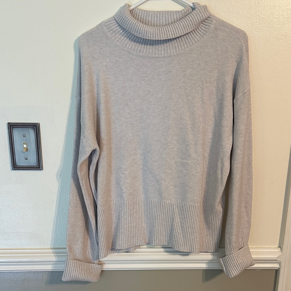 0043‎ Cyrus Light Gray Turtleneck Sweater womens size medium